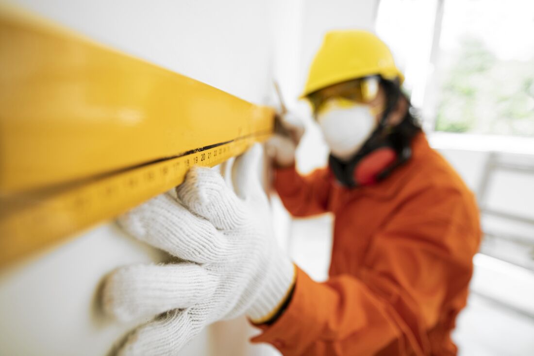 Фасадчик выполняет работы в Мюнхене Германия утепление и отделка фасада