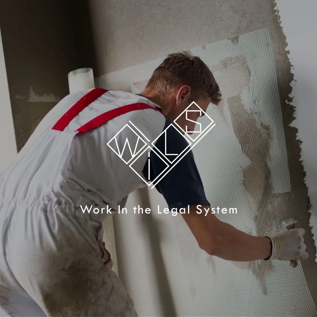 Работа отделочником в Германии. WILS Company Мастер по ремонту квартир шпаклюет стены