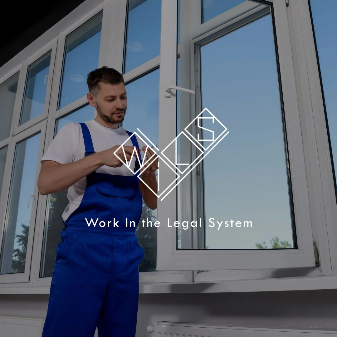 Вакансия монтаж окон в Германии. WILS Мужчина монтирует окна в квартире