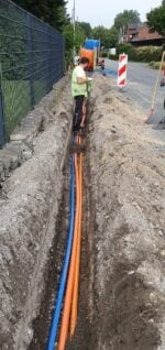 Прокладка кабеля в траншеи возле дороги 2