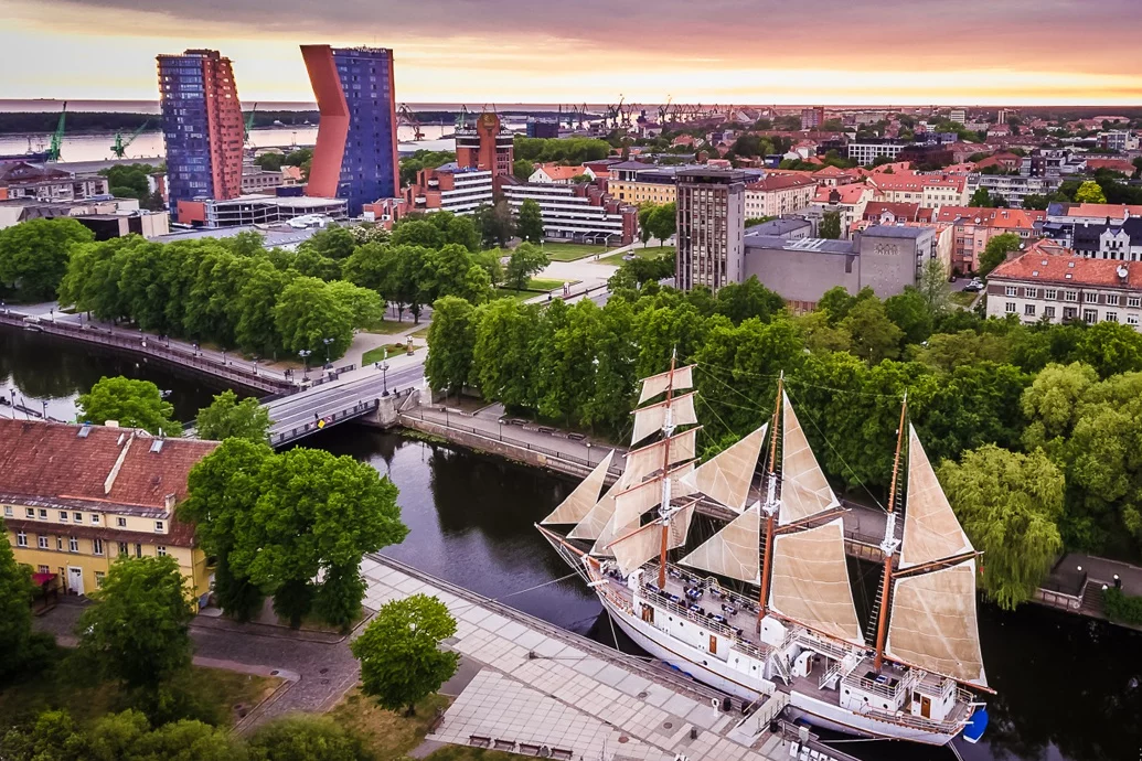 Фото на закате города Клайпеда Литва 