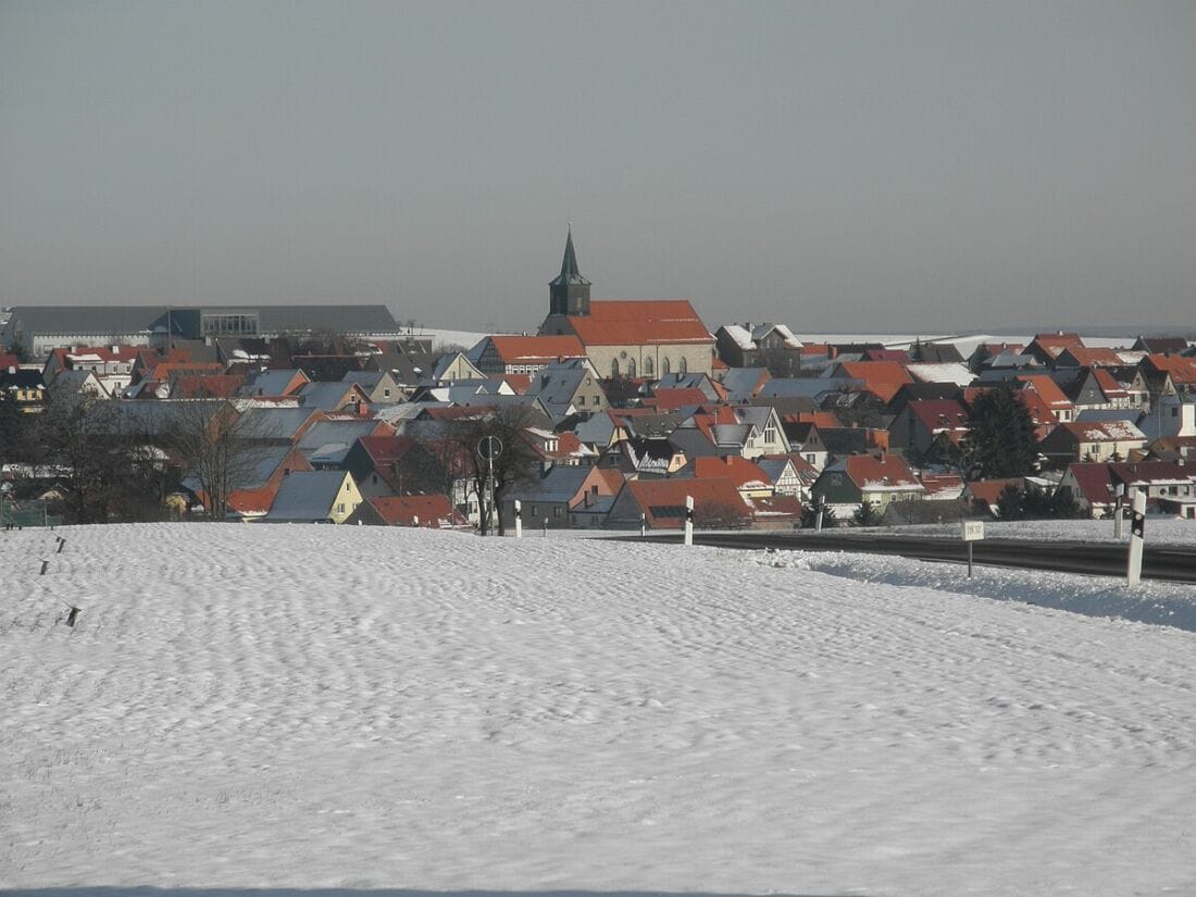 Фото заснеженного города Вахштедт Германия