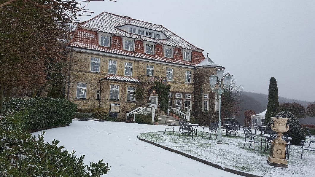 Фото заснеженного города Ноттульн Германия