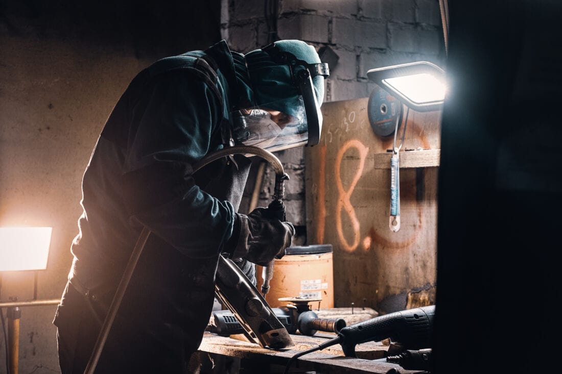 Мужчина на вакансии Сварщики MIG MAG TIG Германия Росток